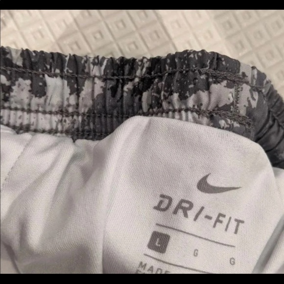 Girls Nike shorts - Picture 3 of 6